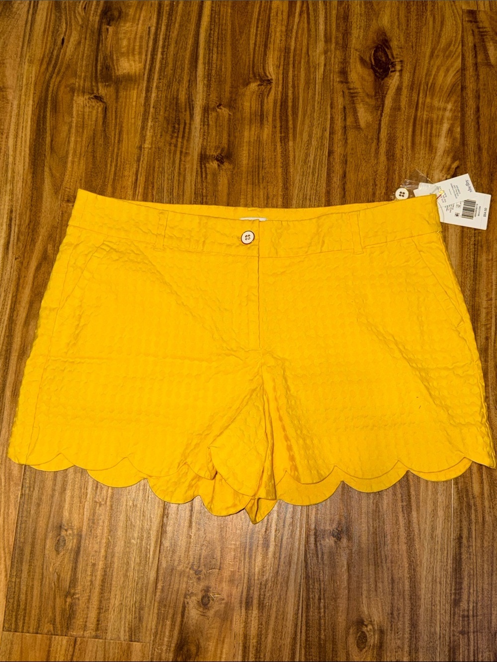 Crown & Ivy women 14 shorts Shelby fit yellow 4” solid scallop texture nwt